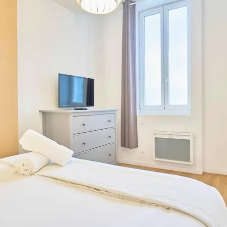 Centre - And Functional Ap. 2bdrm Appartement